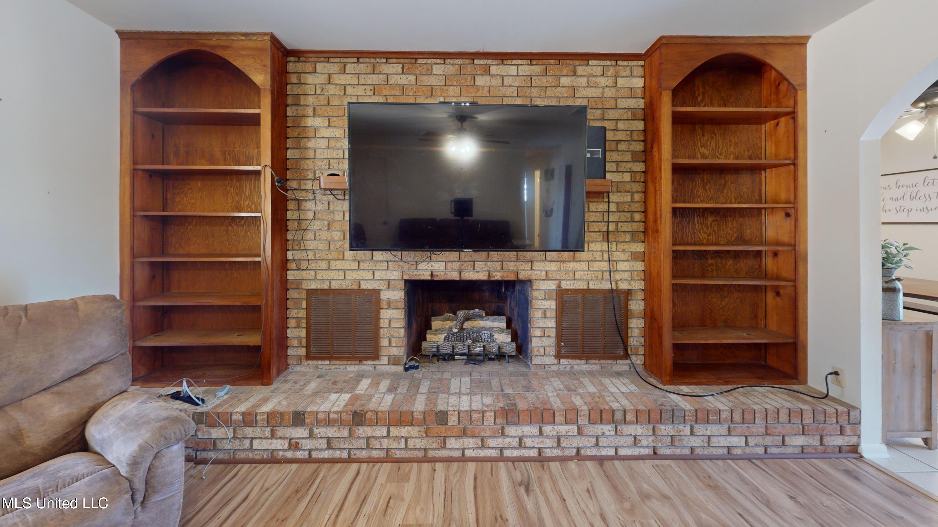 1002 Pecan Lane Tylertown, MS 39667 - Photo 8 of 59 1002-Pecan-Ln-Tylertown-MS-39667-Living-