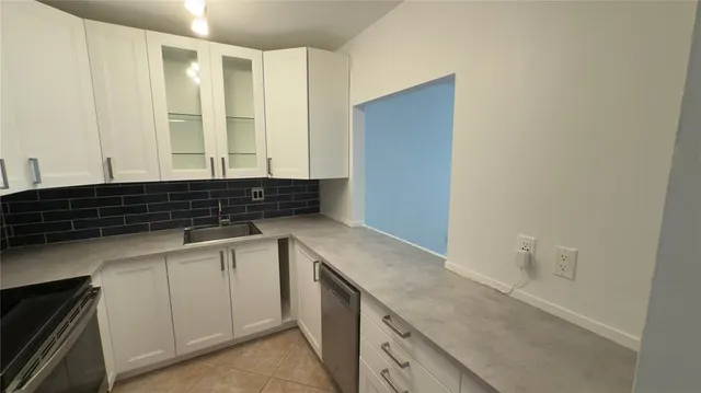 $1,800 | 251 South Cypress Road, Unit 127, Pompano Beach, FL 33060