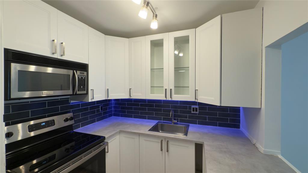 251 South Cypress Road, Unit 127 Pompano Beach, FL 33060 - Photo 6 of 28 Kitchen