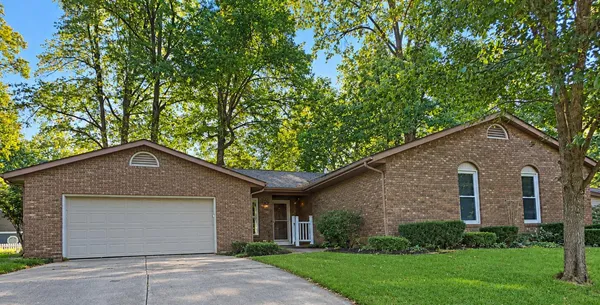 $165,000 | 902 Royal Oak Drive, St. Marys, OH 45885