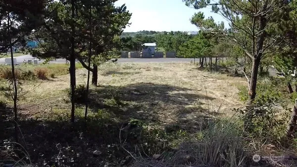 a view of outdoor space with porch and entertaining space