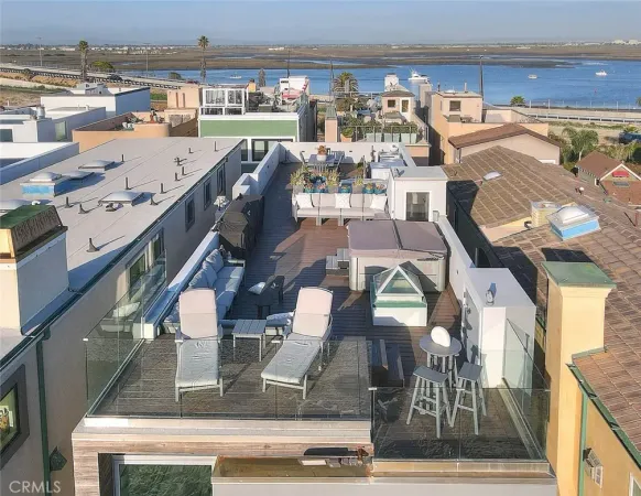 $7,100,000 | 99 Surfside Avenue, Surfside, CA 90743