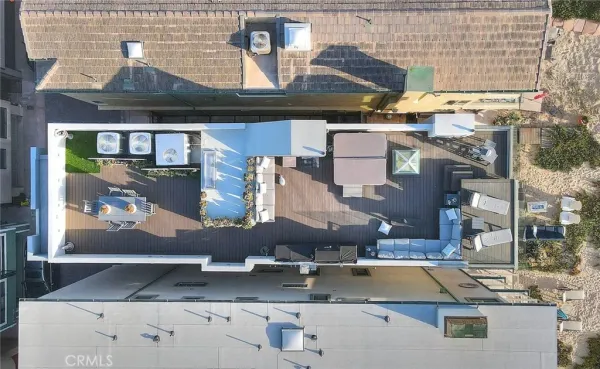 $7,100,000 | 99 Surfside Avenue, Surfside, CA 90743