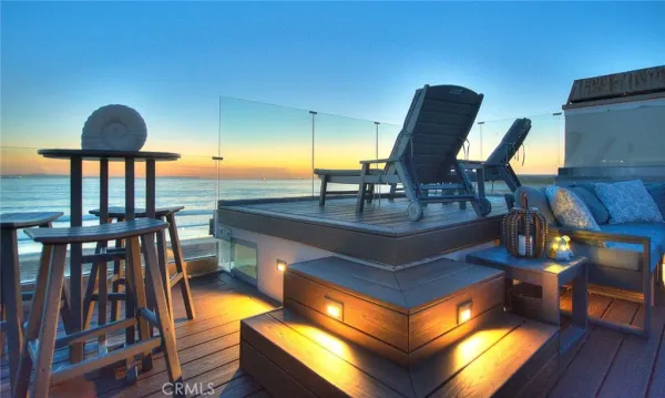 $7,100,000 | 99 Surfside Avenue, Surfside, CA 90743