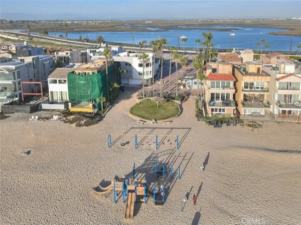 $7,100,000 | 99 Surfside Avenue, Surfside, CA 90743