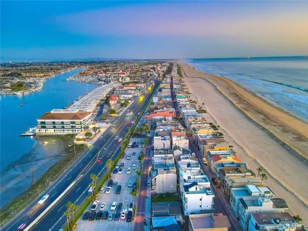 $7,100,000 | 99 Surfside Avenue, Surfside, CA 90743