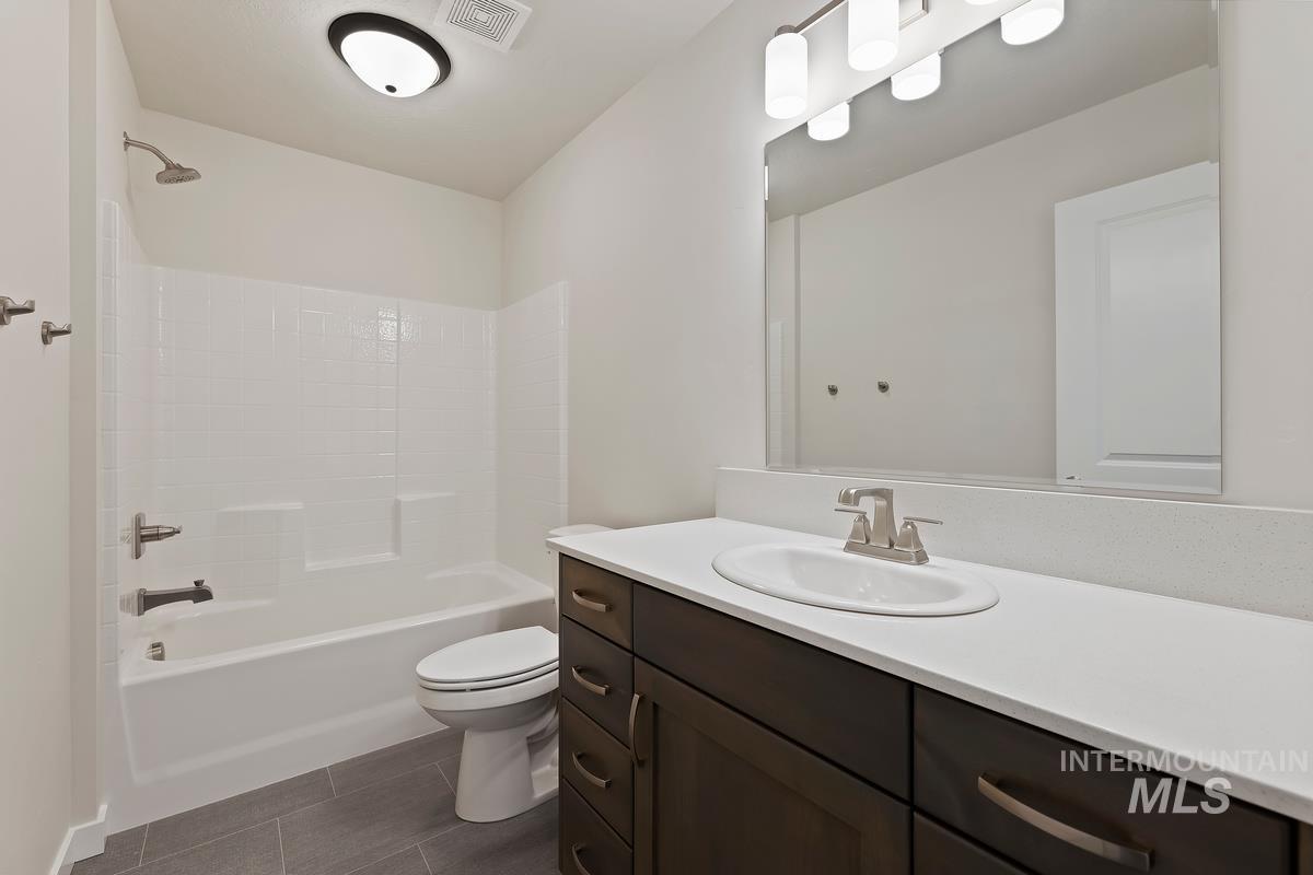 212 East Radiant Ridge Drive Meridian, ID 83642 - Photo 24 of 36 Full bath featuring vanity and shower / bath combination