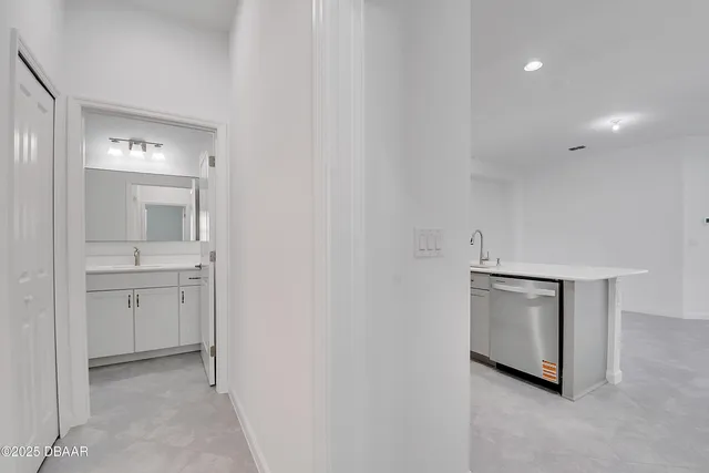 $2,950 | 215 Summertime Place, Daytona Beach, FL 32124