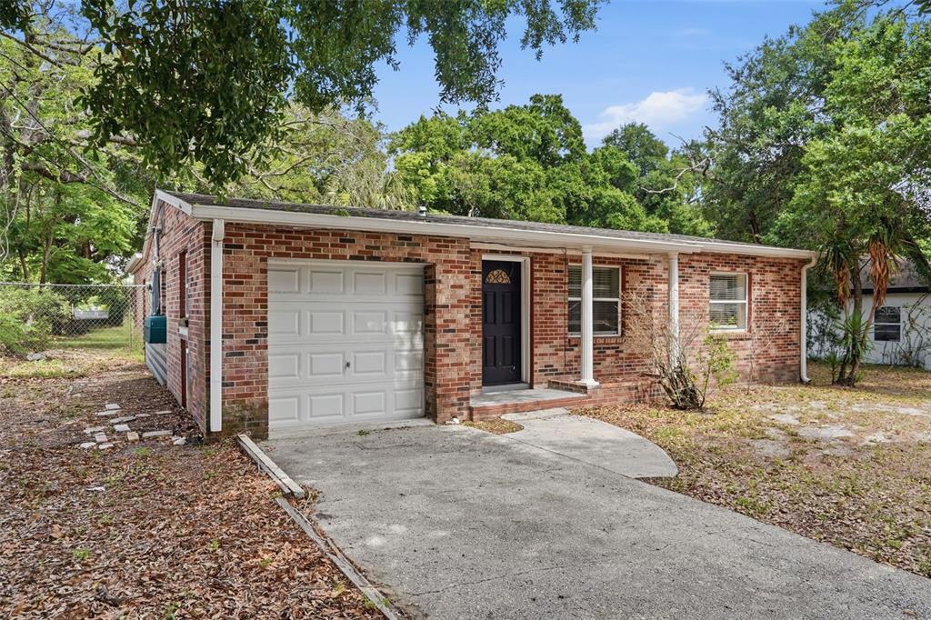 1011 Santa Barbara Road Orlando, FL 32808 - Photo 1 of 25 Gallery Image 1