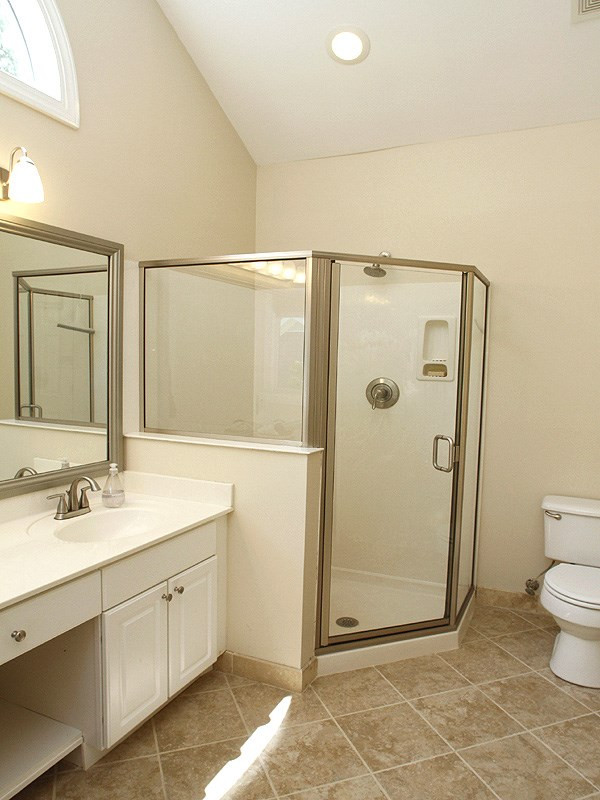 5813 Ventry Court Raleigh, NC 27613 - Photo 8 of 12 Master Bath/Spa