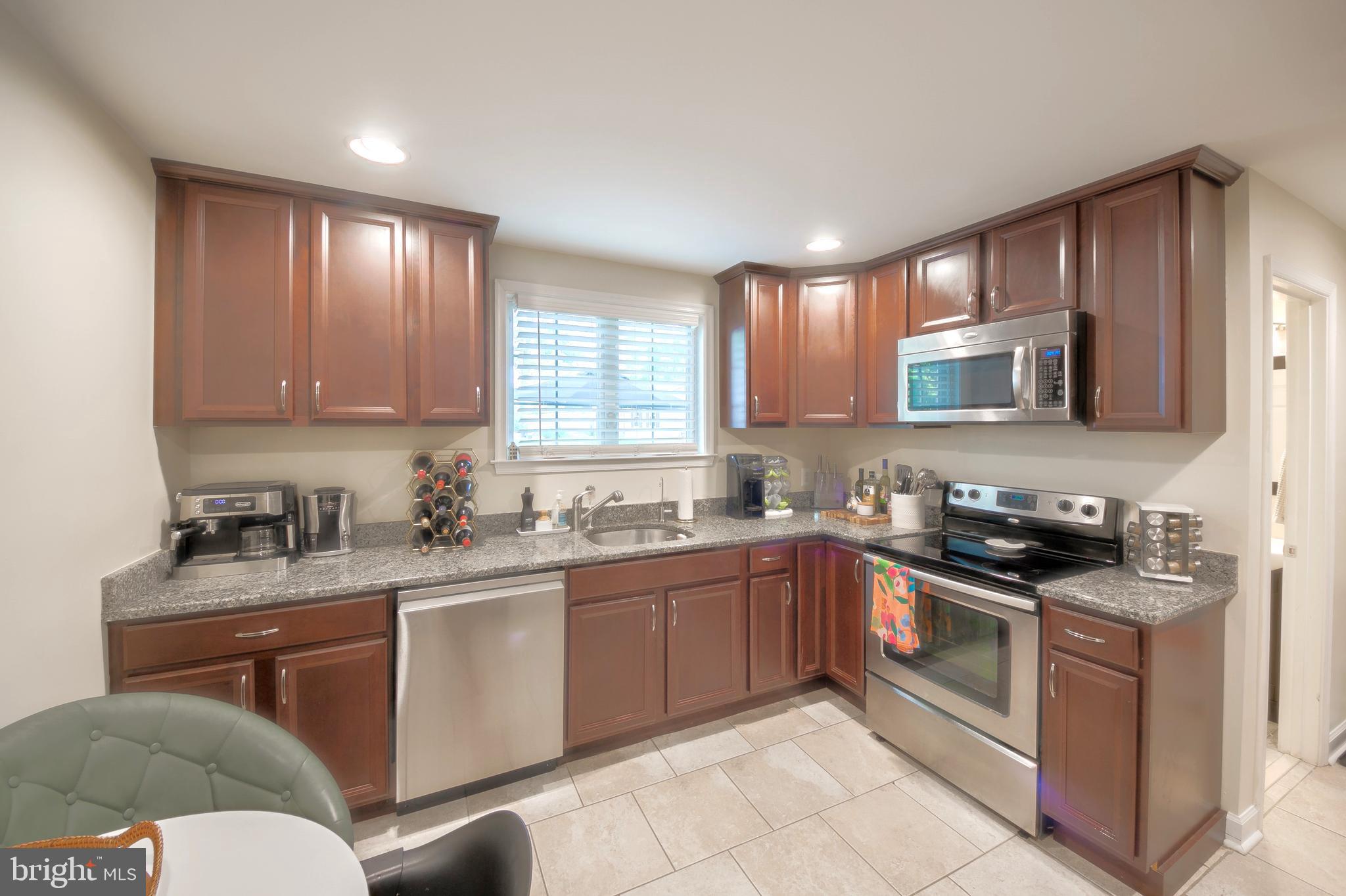 37 Boxwood Road Annapolis, MD 21403 - Photo 3 of 26 Gallery Image 3