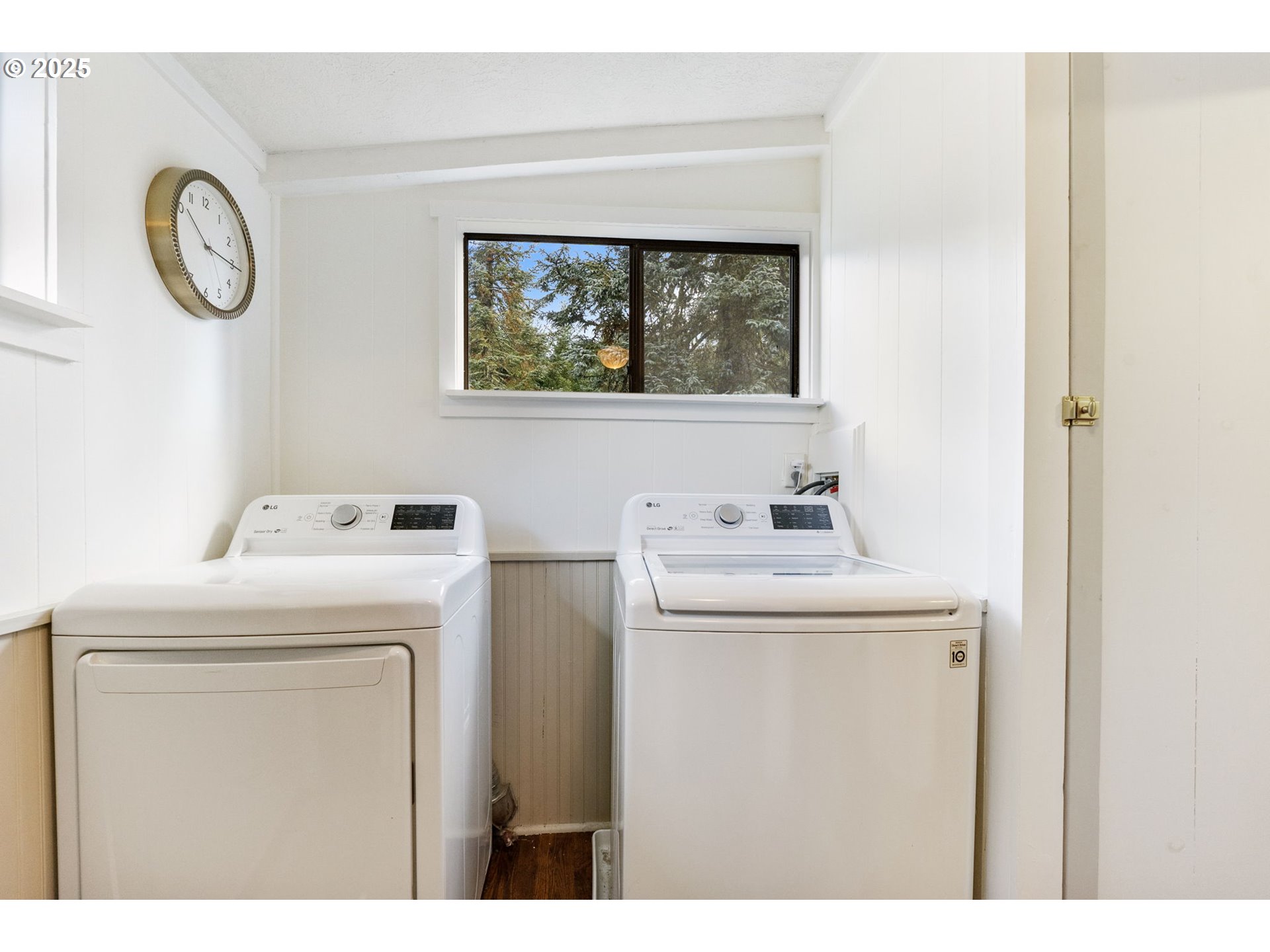 25751 Southeast Brian Ranch Road Sandy, OR 97055 - Photo 25 of 44 a utility room with dryer and washer