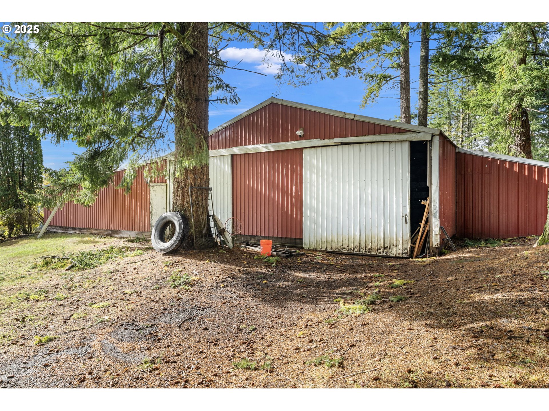25751 Southeast Brian Ranch Road Sandy, OR 97055 - Photo 28 of 44 a backyard of a house