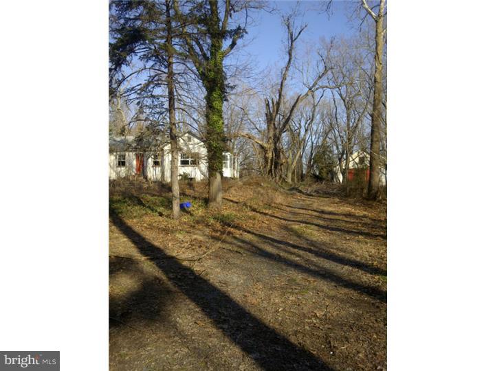 559 Oak Grove Road Swedesboro, NJ 08085 - Photo 2 of 3 Front Yard