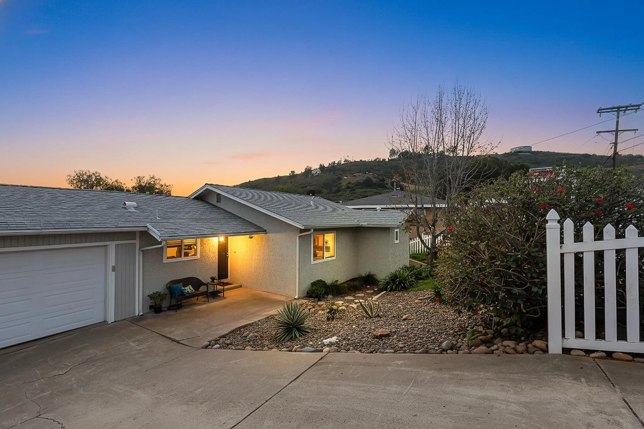 Digitally Altered. Original Image (https://cdnparap00.paragonrels.com/ParagonImages/Property/p0/SDMLS/-513503/1/3072/2304/606d6940c38c056687f52cbad2d72d3e/3/fa56e69e4f41906f43b8413d9e69918b/-513503-cf8299cf-e8d0-47f6-81fa-af734425c329.JPG)