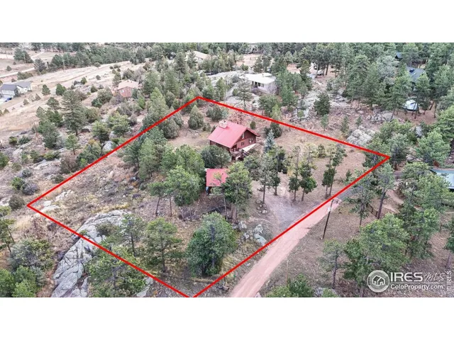 a black and white photo of a city