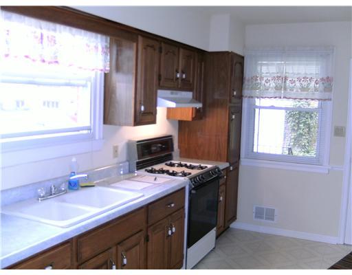 742 Golf Course Road Aliquippa, PA 15001 - Photo 4 of 18 Kitchen.