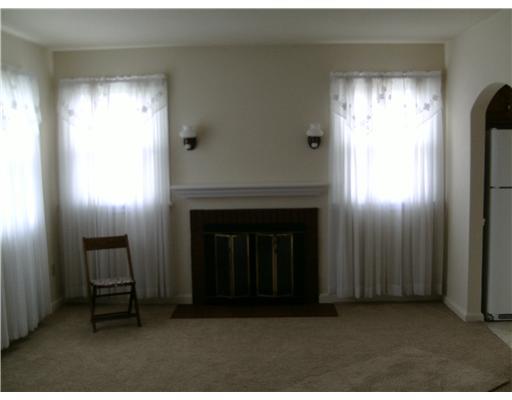 742 Golf Course Road Aliquippa, PA 15001 - Photo 5 of 18 Living Room.