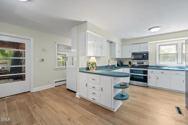 $890,000 | 68 Oakwood Drive, Chapel Hill, NC 27517