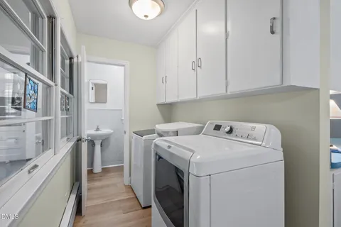 $890,000 | 68 Oakwood Drive, Chapel Hill, NC 27517