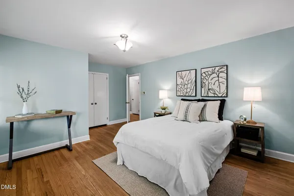 $890,000 | 68 Oakwood Drive, Chapel Hill, NC 27517