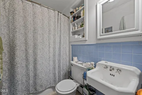 $890,000 | 68 Oakwood Drive, Chapel Hill, NC 27517