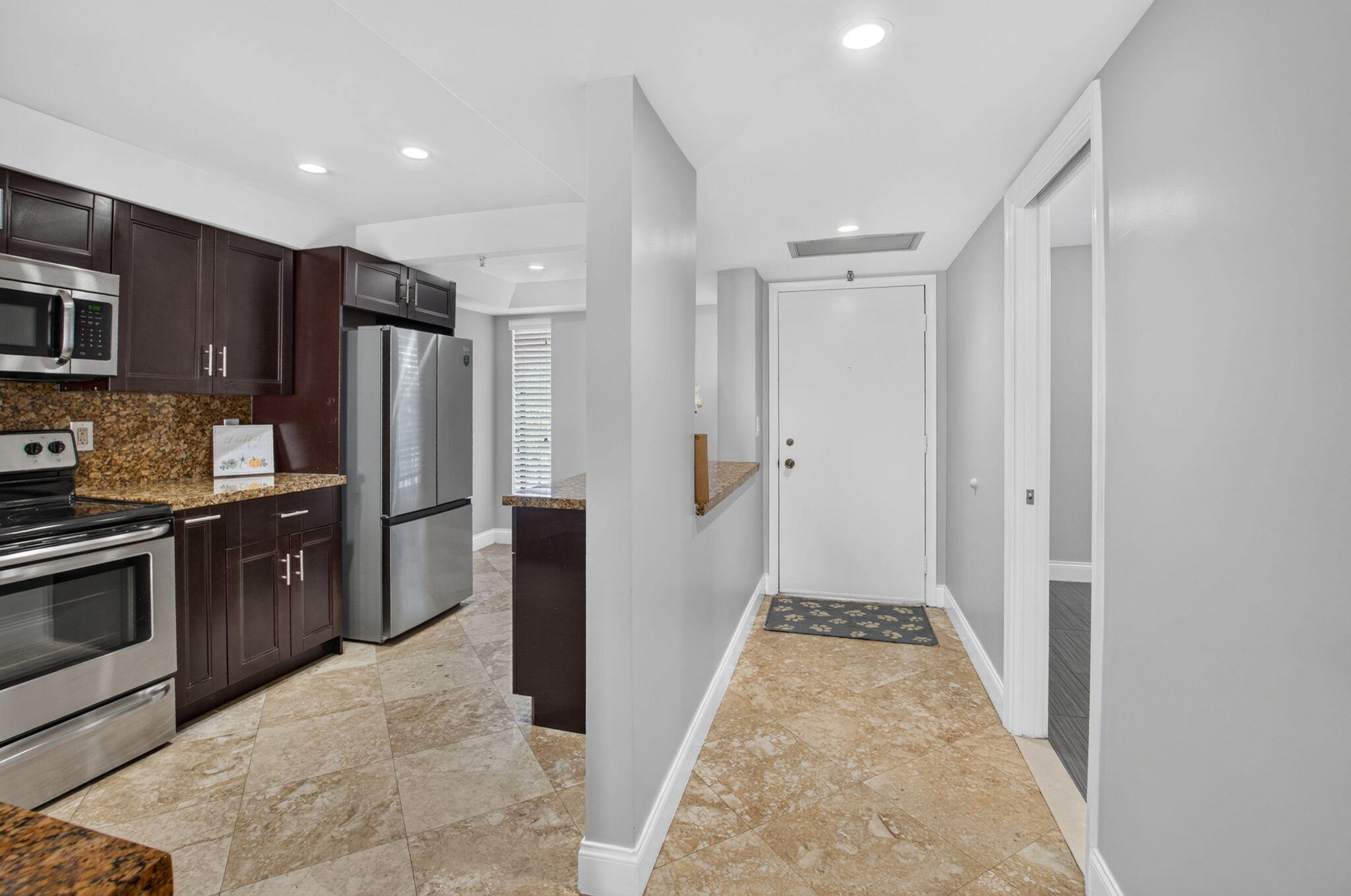 20 Royal Palm Way, Unit 3010 Boca Raton, FL 33432 - Photo 7 of 39 The Foyer