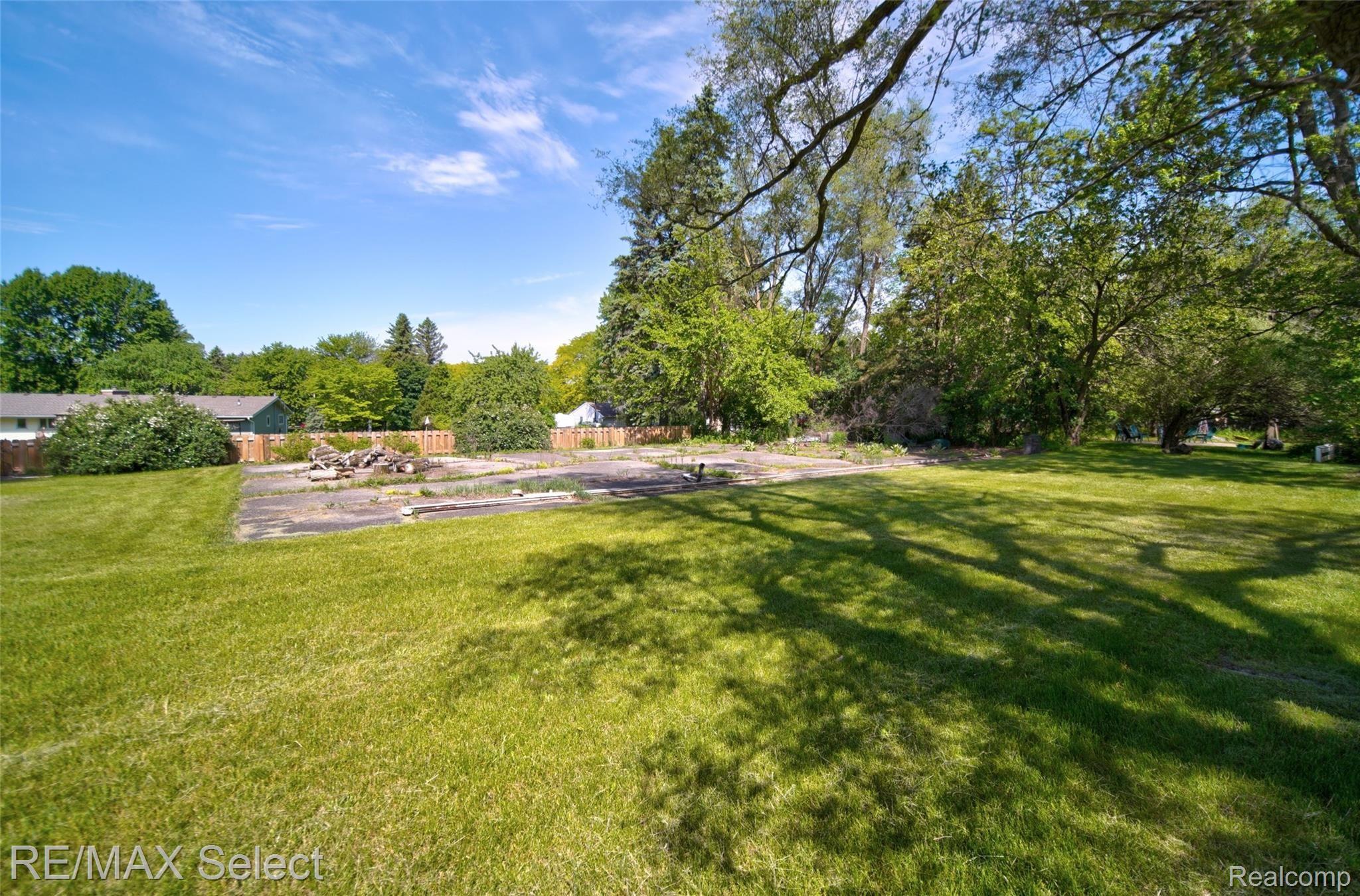 11517 Hartland Road Fenton, MI 48430 - Photo 13 of 79 11517 Hartland Road 23.jpg