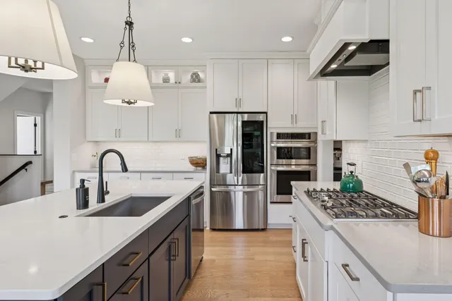 $998,000 | 5290 Rolling Hills Parkway, Victoria, MN 55318