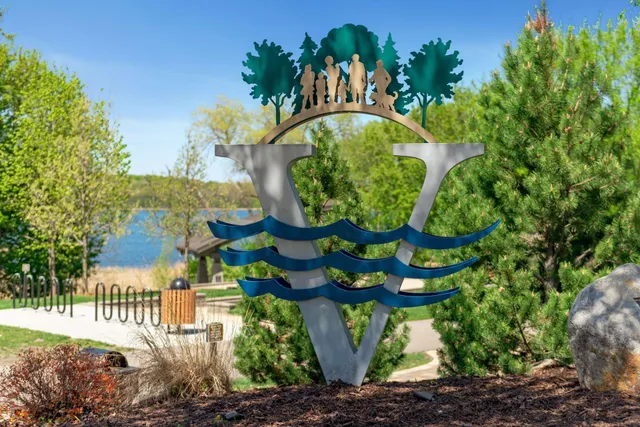 $998,000 | 5290 Rolling Hills Parkway, Victoria, MN 55318