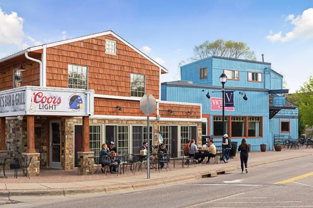 $998,000 | 5290 Rolling Hills Parkway, Victoria, MN 55318