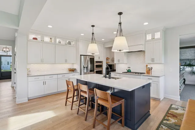 $998,000 | 5290 Rolling Hills Parkway, Victoria, MN 55318