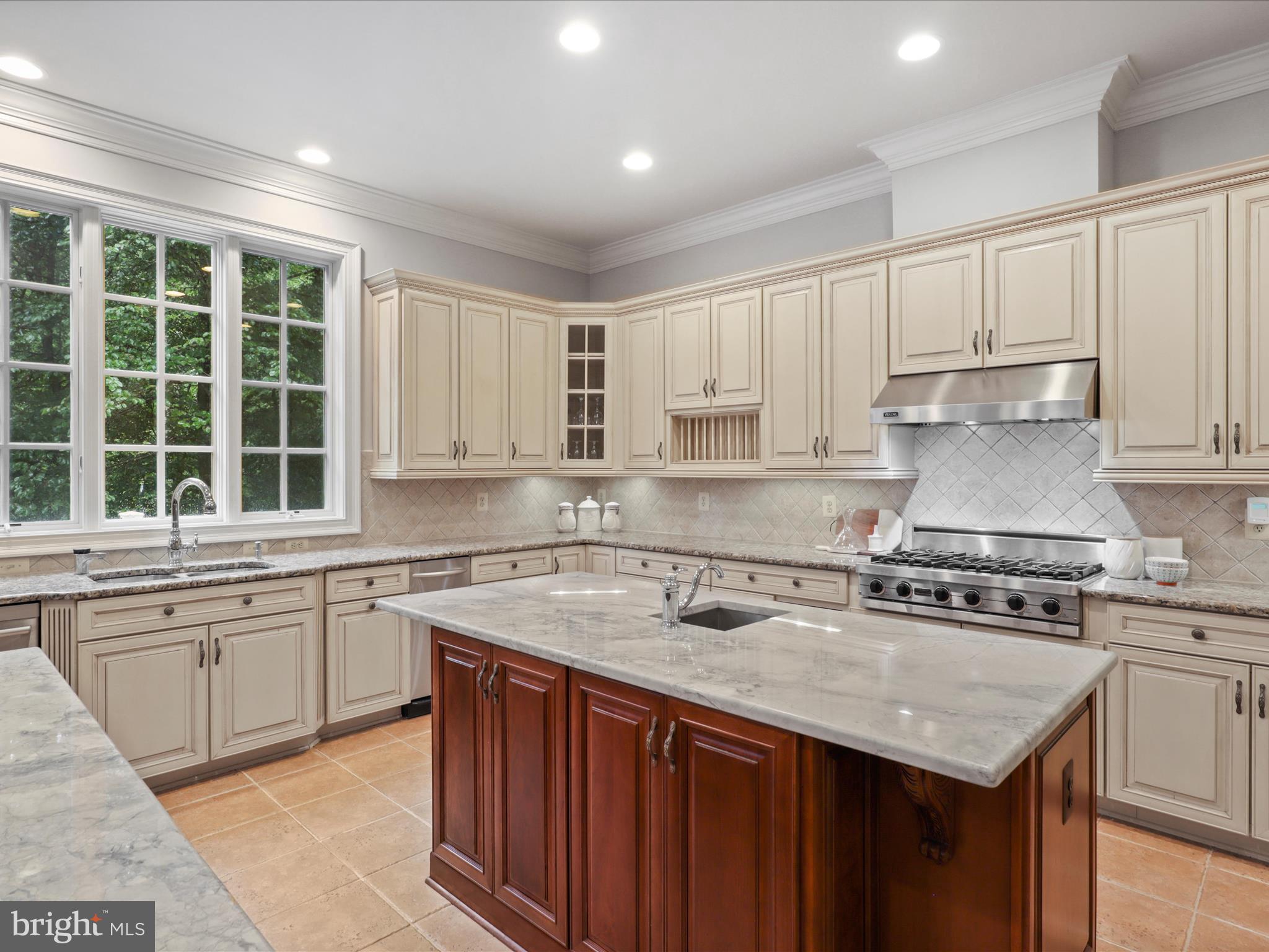 12794 Yates Ford Road Clifton, VA 20124 - Photo 19 of 127 Gourmet Kitchen with Viking Range