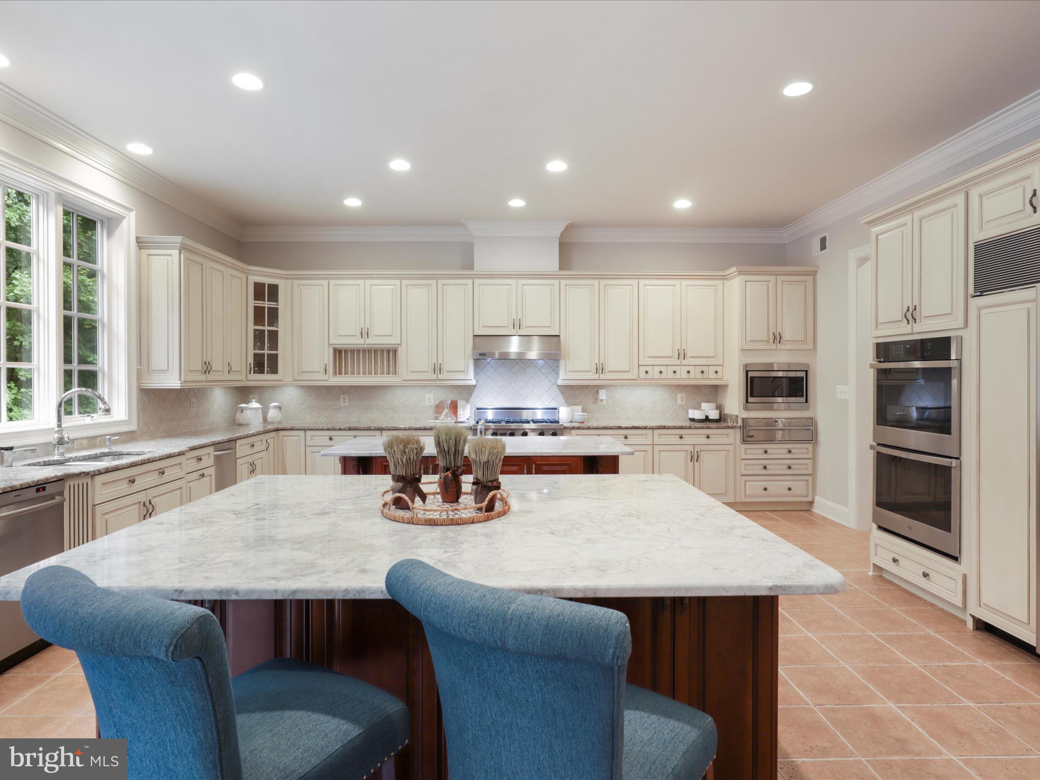 12794 Yates Ford Road Clifton, VA 20124 - Photo 27 of 127 Kitchen with Island