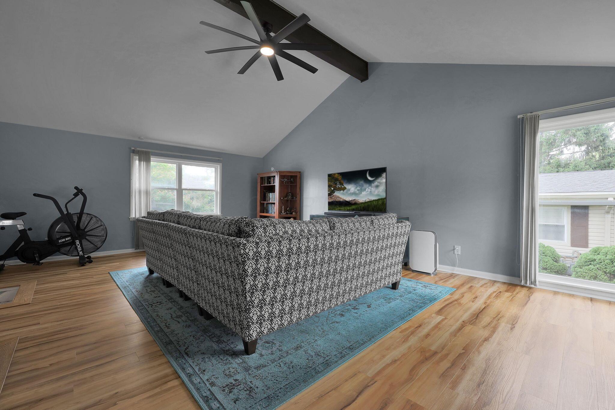 922 Afton Road Columbus, OH 43221 - Photo 5 of 54 Living Room