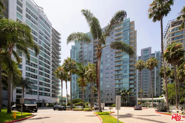 $7,250 | 13700 Marina Pointe Drive, Unit 1604, Marina del Rey, CA 90292
