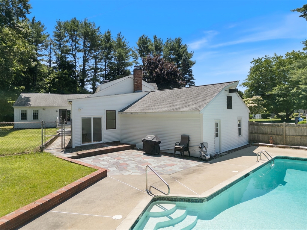 27 Stockbridge Road Hanover, MA 02339 - Photo 16 of 42 Gallery Image 16