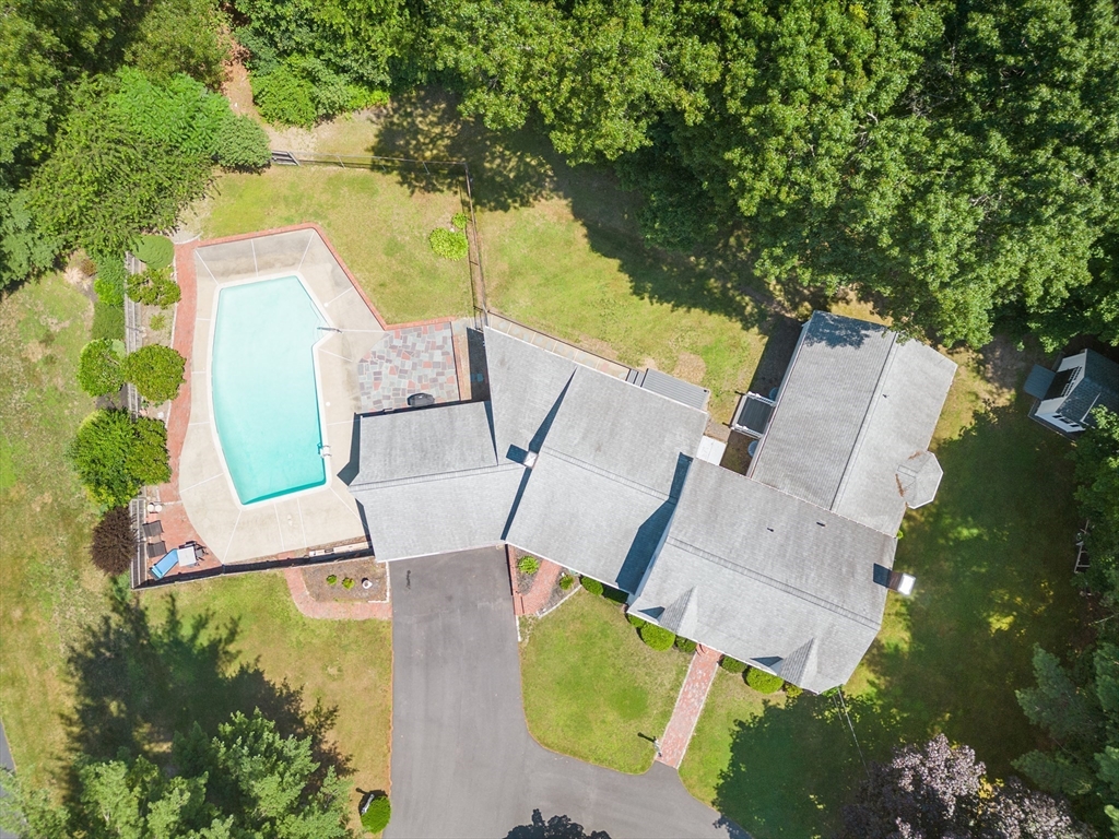 27 Stockbridge Road Hanover, MA 02339 - Photo 3 of 42 Gallery Image 3