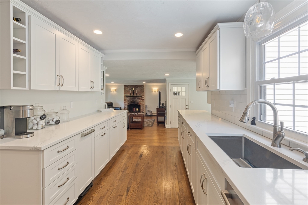 27 Stockbridge Road Hanover, MA 02339 - Photo 8 of 42 Gallery Image 8