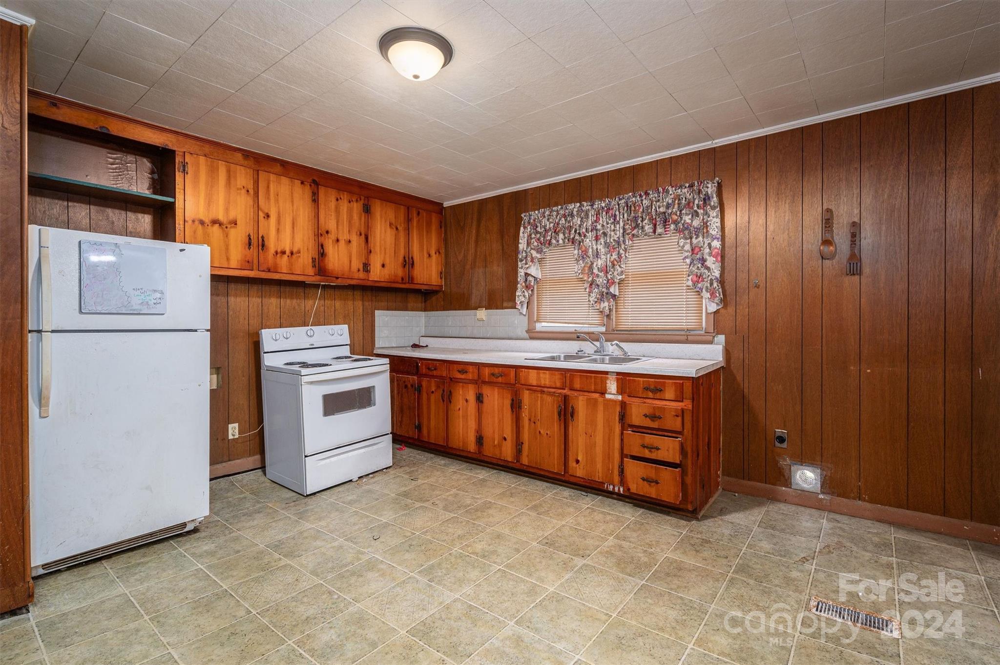 2729 Springbrook Circle Gastonia, NC 28052 - Photo 14 of 34 a kitchen with stainless steel appliances a refrigerator and a stove