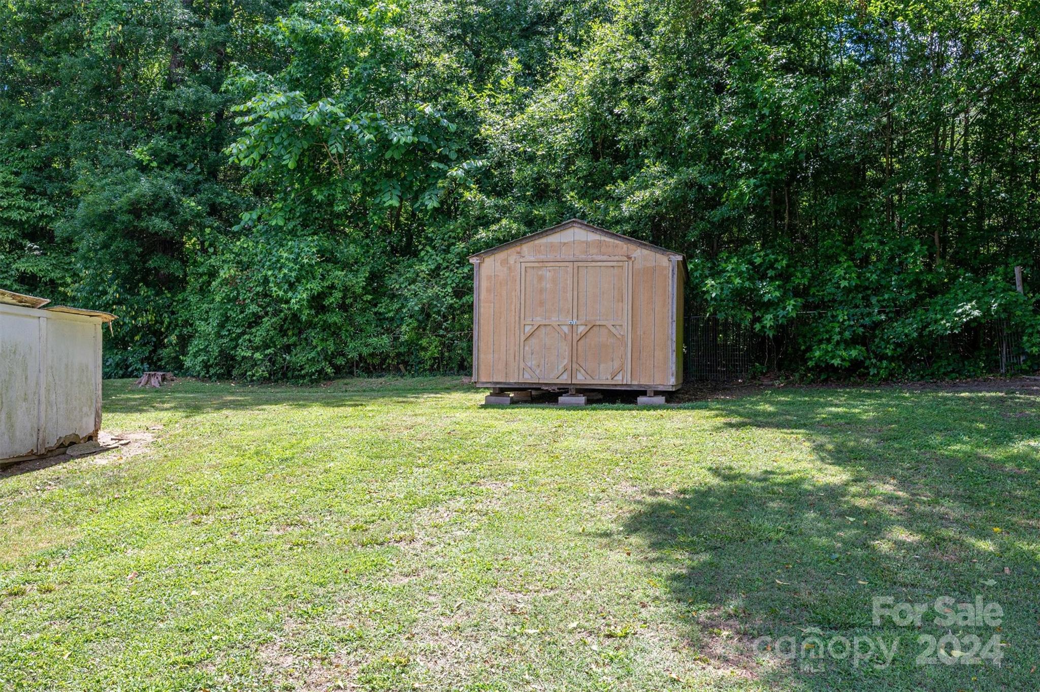 2729 Springbrook Circle Gastonia, NC 28052 - Photo 33 of 34 a fire hydrant in the middle of a field