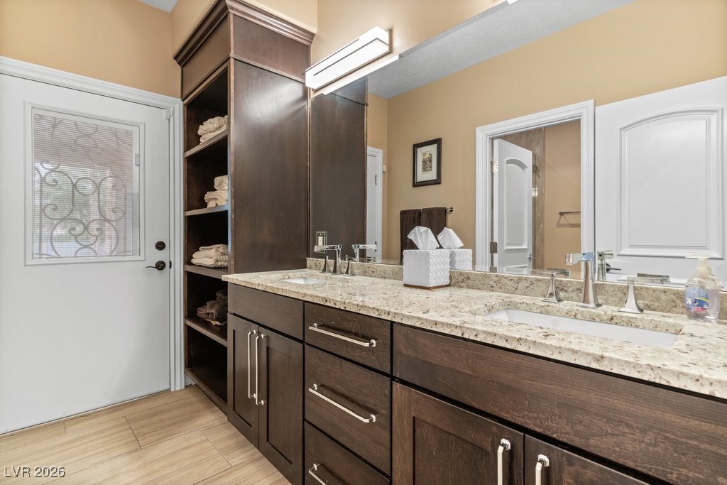7 Larkside Court Henderson, NV 89014 - Photo 25 of 70 Full bath with double vanity