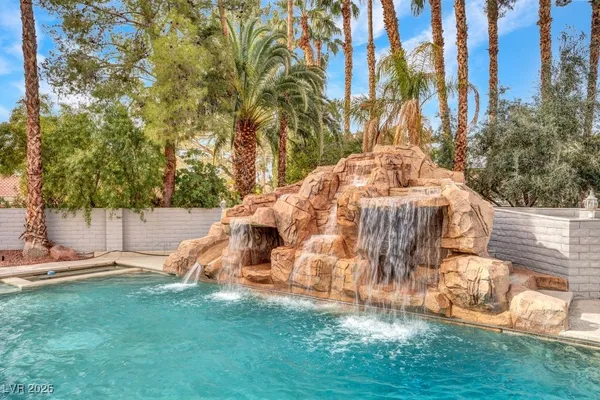 $2,500,000 | 7 Larkside Court, Henderson, NV 89014