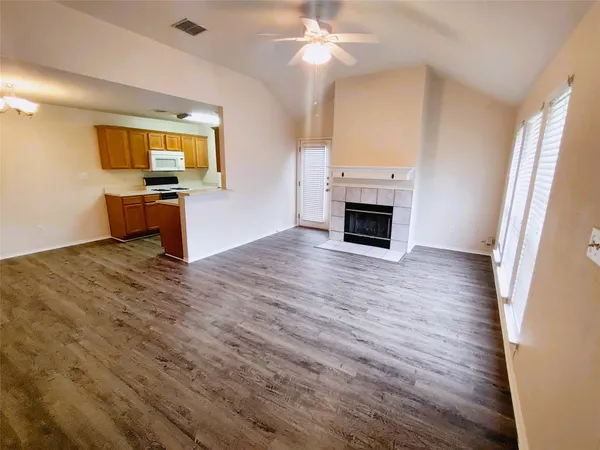 $1,700 | 2421 Wisteria Way, Round Rock, TX 78664