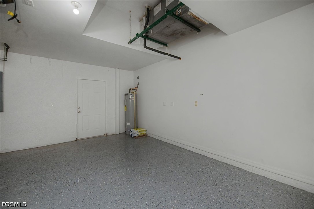4104 13th Street Southwest Lehigh Acres, FL 33976 - Photo 38 of 46 an empty room with a ceiling fan and window