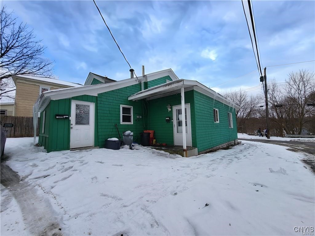 11 Barber Street Auburn, NY 13021 - Photo 2 of 25