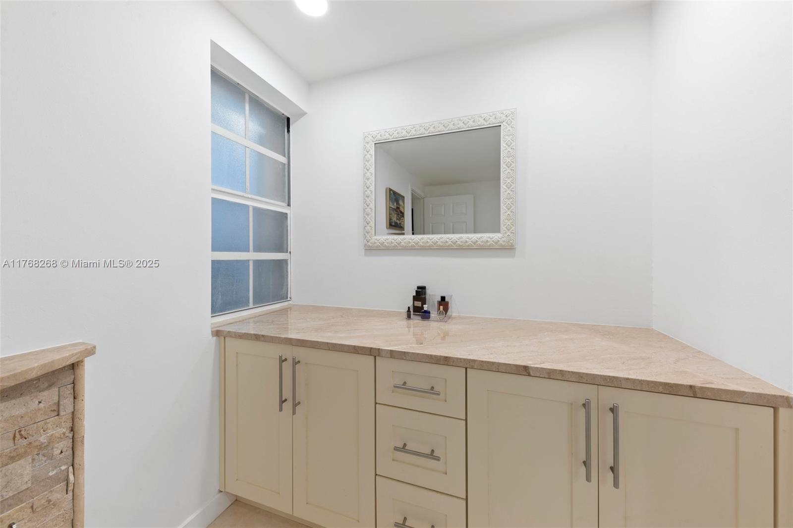 7658 Elm Ridge Drive, Unit 17U Boca Raton, FL 33433 - Photo 31 of 39 2ND BATHROOM FOR 2ND BEDROOM