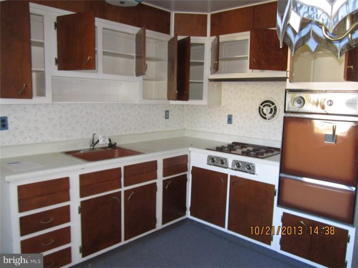 2838 Woodbridge Road Philadelphia, PA 19114 - Photo 5 of 10 Kitchen