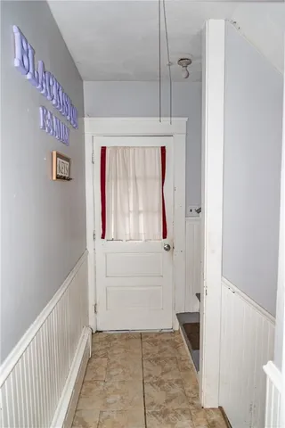 $550,000 | 260 Grosvenor Avenue, East Providence, RI 02914