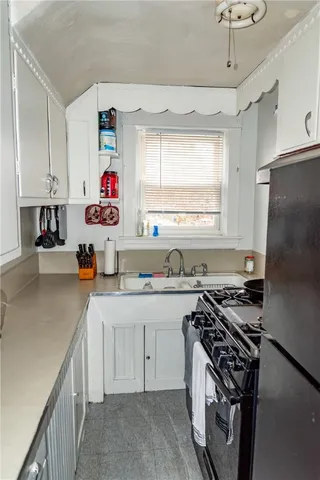 $550,000 | 260 Grosvenor Avenue, East Providence, RI 02914